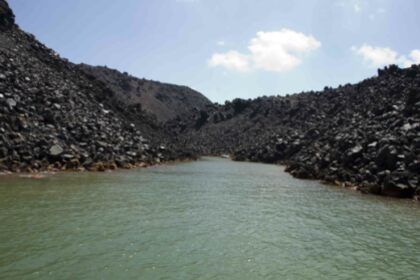 Rent a rib boat Discover Santorini by your own.