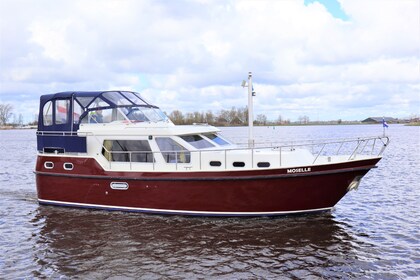 Charter Houseboat Zuiderzee 35 Terherne