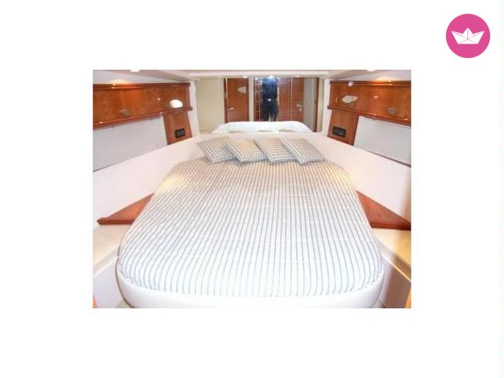 Motorboat Grupo Ferretti Pershing 45 for hire