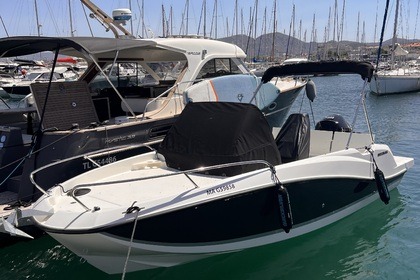 Rental Motorboat Quicksilver Activ 605 Sundeck Marseille