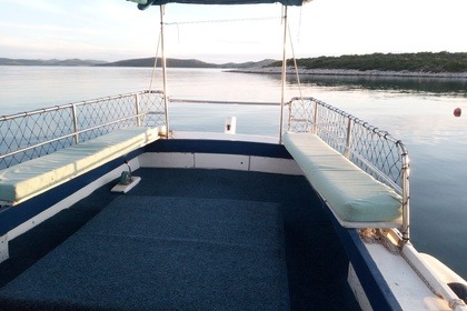 PrivateTour with  9 meters traditional Wood boat