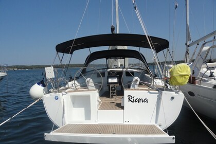Sail the Adriatic on "Riana" Hanse 385 from 2015.