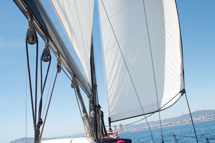 Magnífico velero para unas vacaciones de ensueño por Barcelona