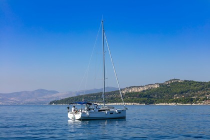 Velero BENETEAU OCEANIS 38.1 11.5m.
