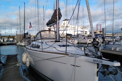 Charter Sailboat Jeanneau SUN ODYSSEY 389 DL Saint-Malo