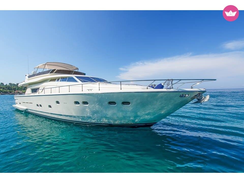 Charter Motorboat Ferretti 75 Athens