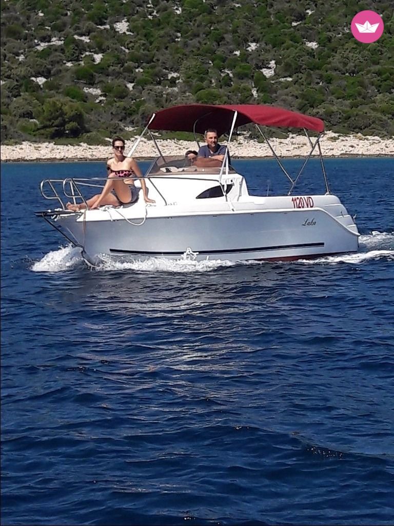 Motorboat Luka M-Sport 525 for hire