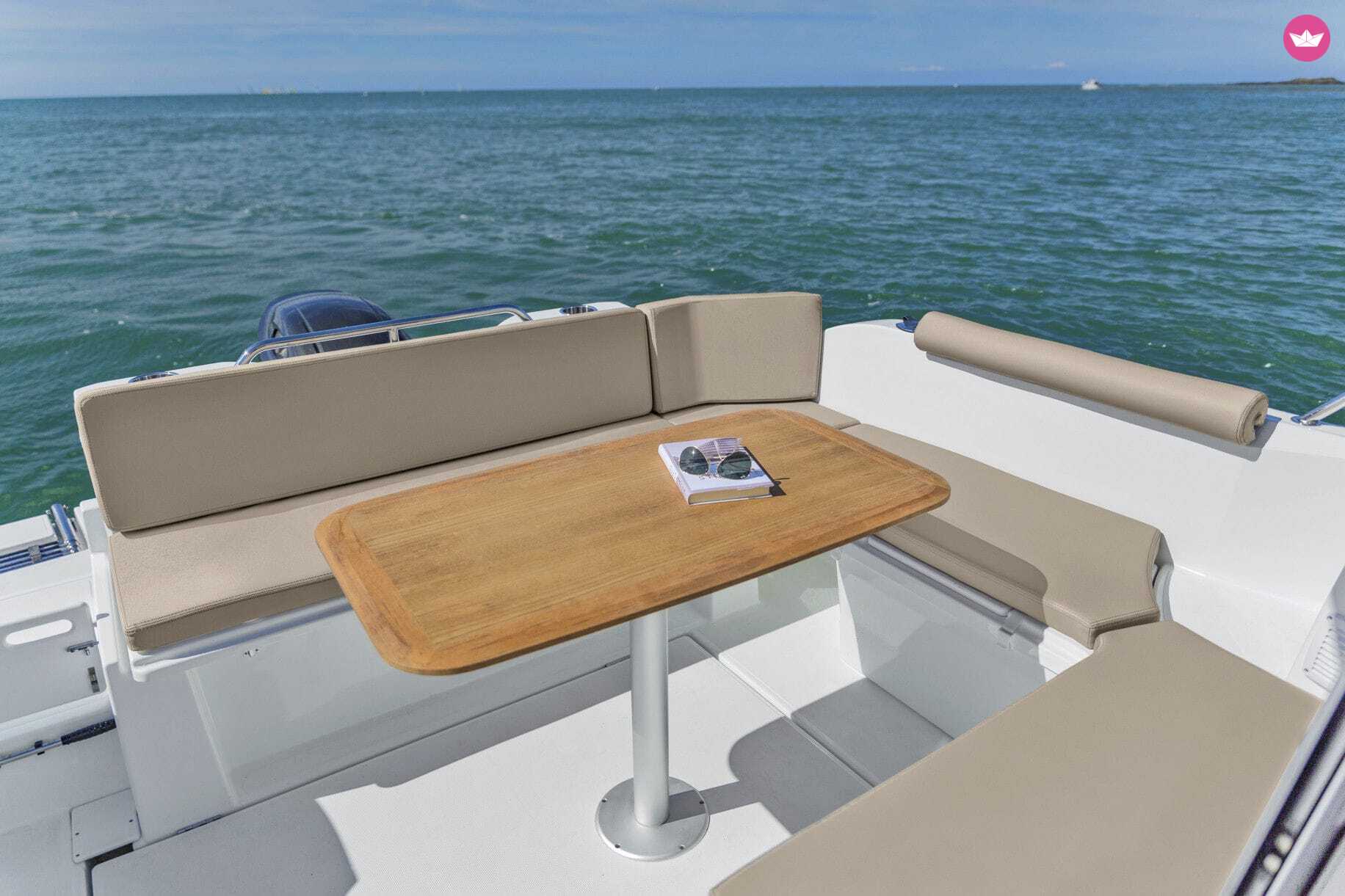 Bateau à moteur Beneteau Antares 8 OB 150cv 4