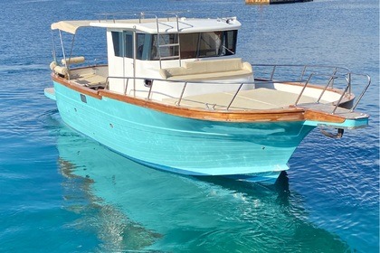 Charter Motorboat Gozzo Cilento 12m Ischia