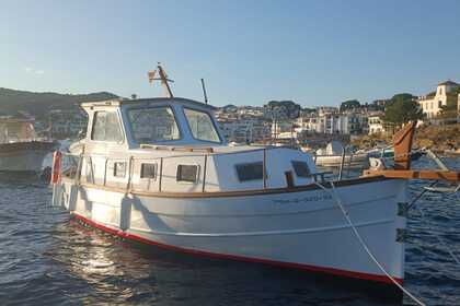 Rental Motorboat Menorquin Conquistador 43 Cadaqués