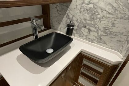 ¡Descubre la Italyure 38: Tu Experiencia de Lujo en el Mar te Espera!