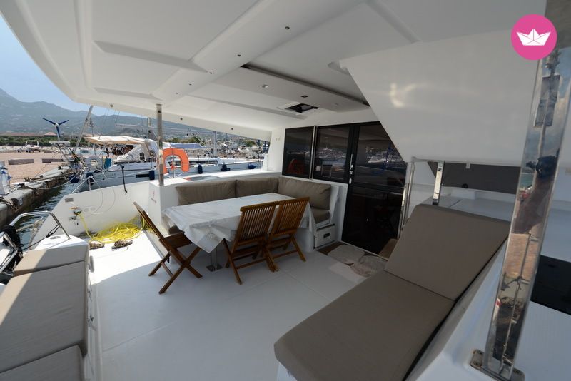 Catamaran FOUNTAINE PAJOT LUCIA 40 11.73m 5