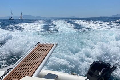 Noleggia Fiart Genius 36 – Esplora le meraviglie del Golfo di Napoli!