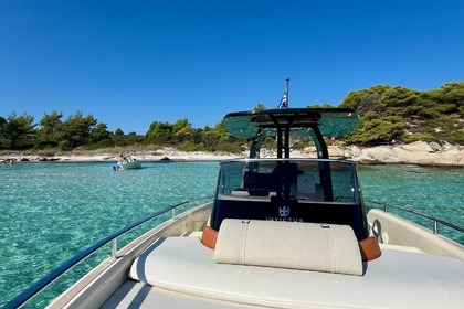 Hire Motorboat Invictus GT280s Chalkidiki