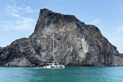 Ενοικίαση Καταμαράν Lagoon 450F Σαντορίνη