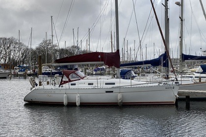 Charter Sailboat Beneteau 311 Poole Harbour