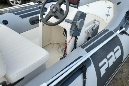 La Meuse en Zodiac, 50Cv. Du côté de Dinant