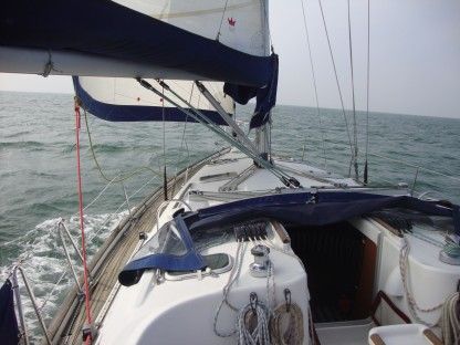 Charter Sailboat Beneteau Oceanis 411 Arzal