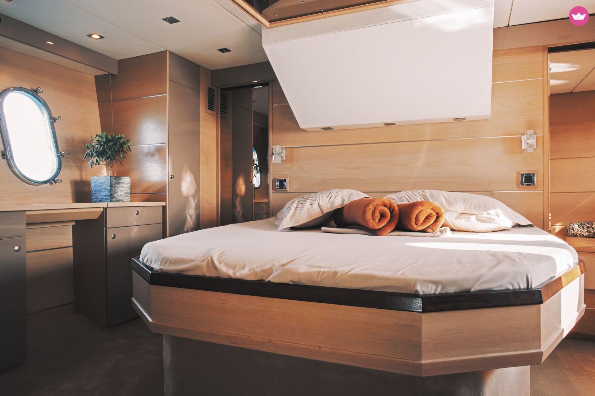 Charter motorboat in Athens  