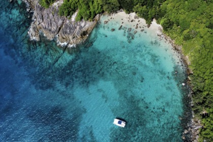 Välkommen till katamaran med skeppare på vackra Seychellerna