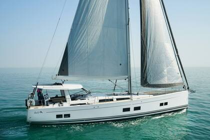 Hire Sailboat Hanse Yachts Hanse 588 - 3 + 1 cab. Marina Zeas