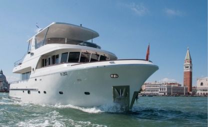 Charter Motorboat Favaro Yacht Navetta Castellammare di Stabia