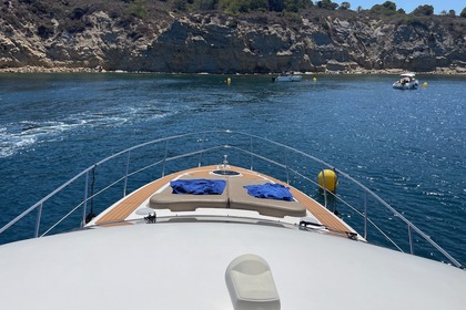 Ενοικίαση πολυτελούς γιοτ στη Marina El Portet Denia "Astondoa 45 Fly 960cv"