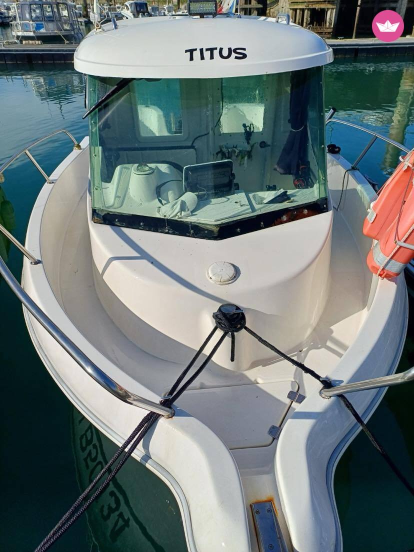Bateau à moteur Quicksilver timonier 100cv 2