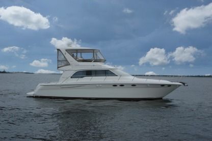 Location Bateau à moteur Sea Ray 550 Sedan Bridge Fort-de-France