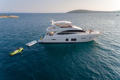 Hire Motor yacht PRINCESS 72 Fly Marina Lav