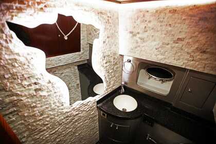 19m Spacious Motoryat in Istanbul B8