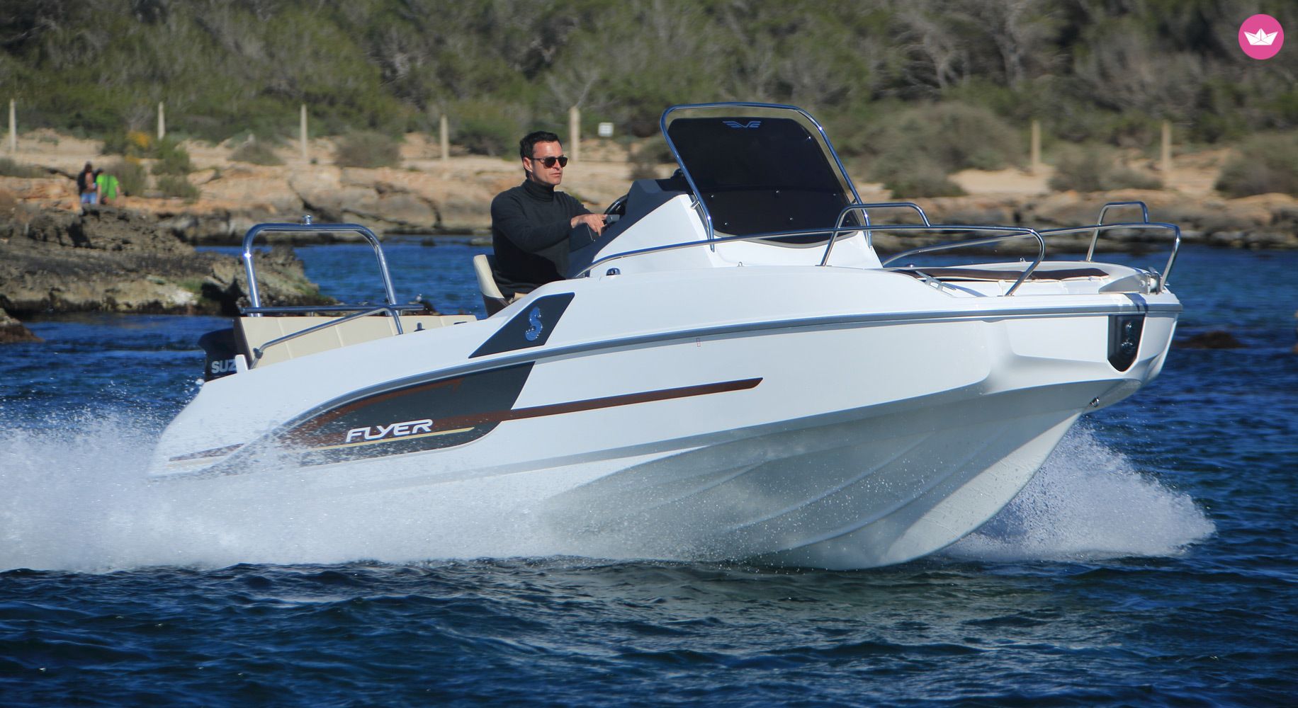Motorboat Beneteau Flyer 5.5 Sundeck for hire