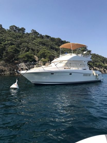 Rental Motorboat Jeanneau Prestige 36 2009 Hyères