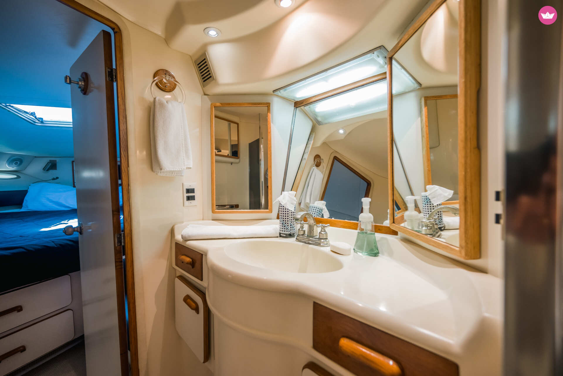 Bateau à moteur Sea Ray sundancer 600cv 7