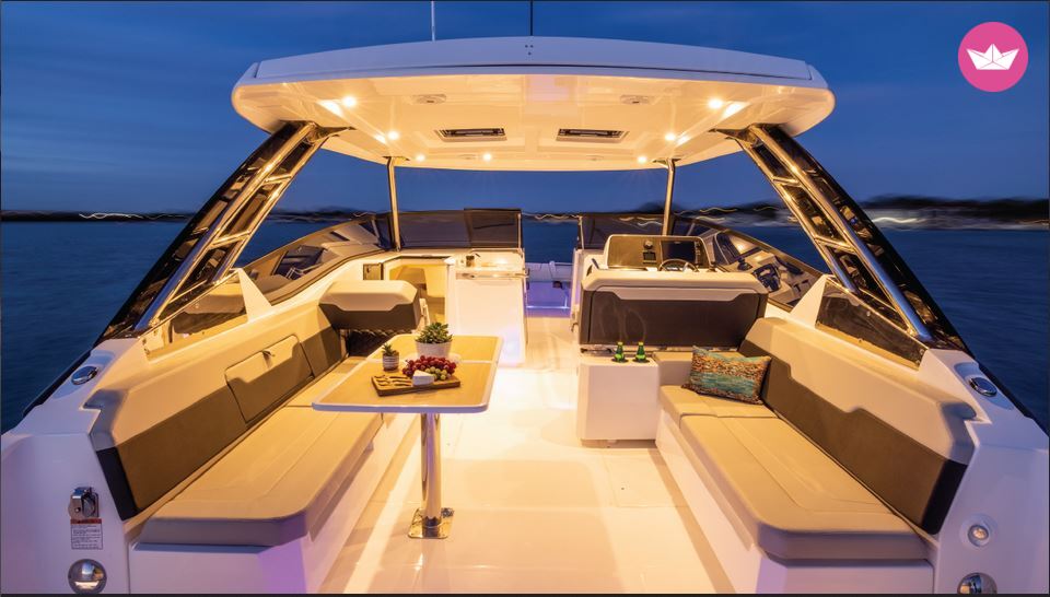 Bateau à moteur AQUILA 32 Sport 600cv 4