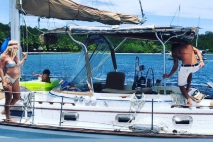 Endeavor 40 ft sailboat Bocas del Toro