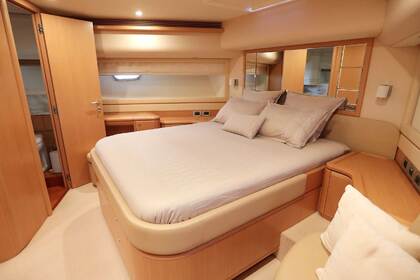 FELINA Ferretti 830