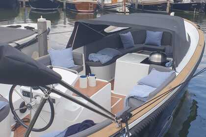 Discover the Utrecht area and/or the Vecht on a luxury sloop with skipper!