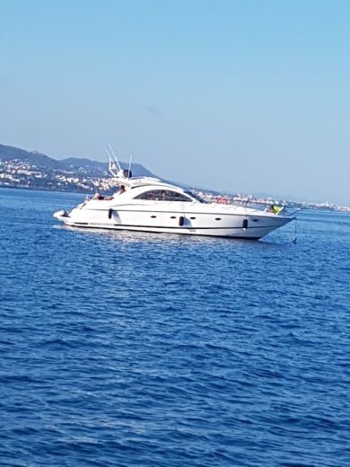 Barcelone Motor Yacht Sunseeker 50 Camargue alt tag text