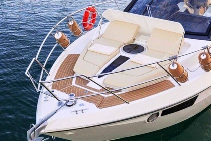 Cranchi M44 HT Uthyrning: Upplev Amalfikusten med stil