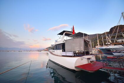 Custom built traditional gulet with a capacity of 4 people