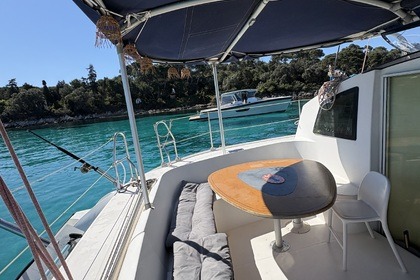Location Catamaran Fountaine Pajot Athena 38 Cannes