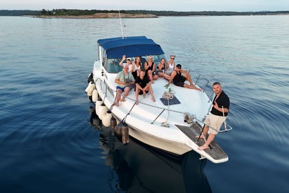 Чартер Моторная яхта Chris Chraft Express 360 Пула