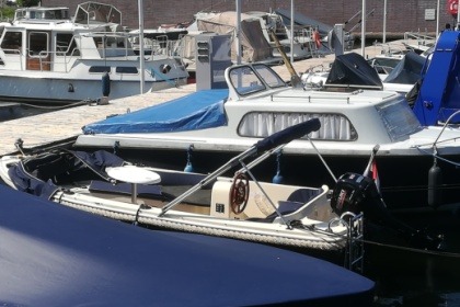 Hire Motorboat Adventure 470 de Luxe Almere