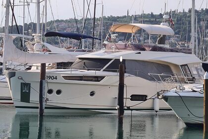 Hyra båt Motorbåt Greenline Yachts Greenline 48 Fly Slovenien