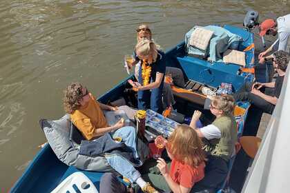 Barco estable de acero de 6 metros