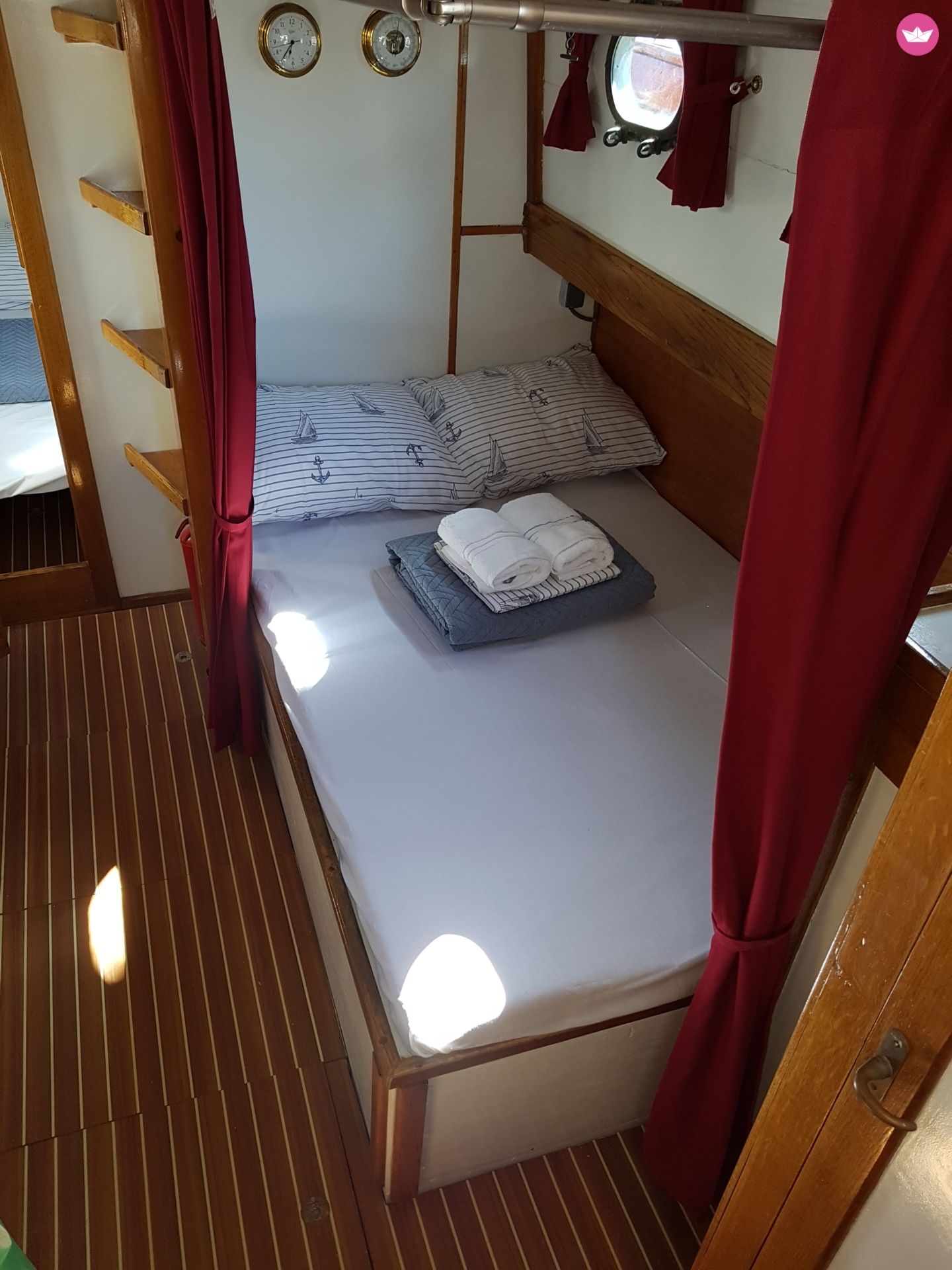 Motorboat Traditional Croatian Boat Leut Palagruža for hire