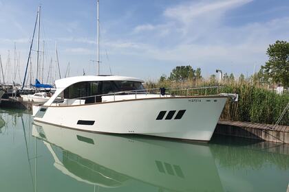 Charter Motorboat WIA 435 Hard Top Balatonakarattya