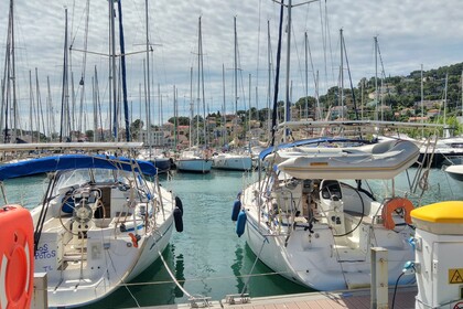 Rental Sailboat Bavaria 34 Saint-Mandrier-sur-Mer