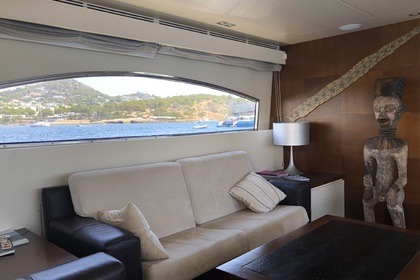 Astondoa 72 en Ibiza